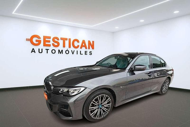 Gris Usado 2021 BMW 330e Berlina | 27.990 € (Precio justo) - Imagen 1/4