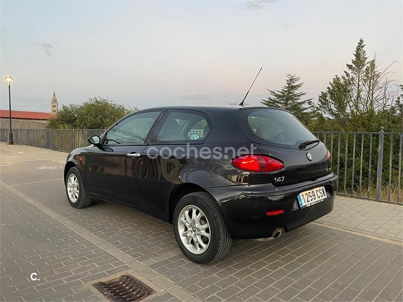 Usado Alfa Romeo 147 Impression 105 CV (77 kW) 2004 Negro Utilitario