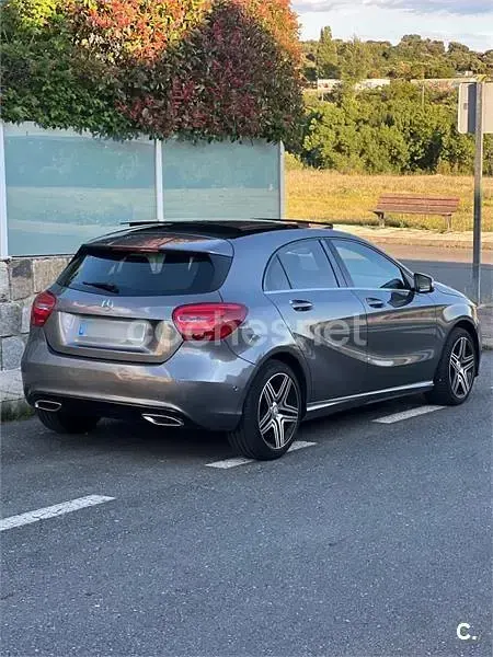 Usado Mercedes A180 109 CV (80 kW) 2016 Gris / plata Berlina