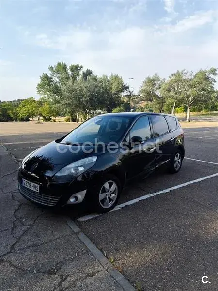 Usado Renault Grand Scénic Dynamique 110 CV (80 kW) 2011 Negro Monovolumen