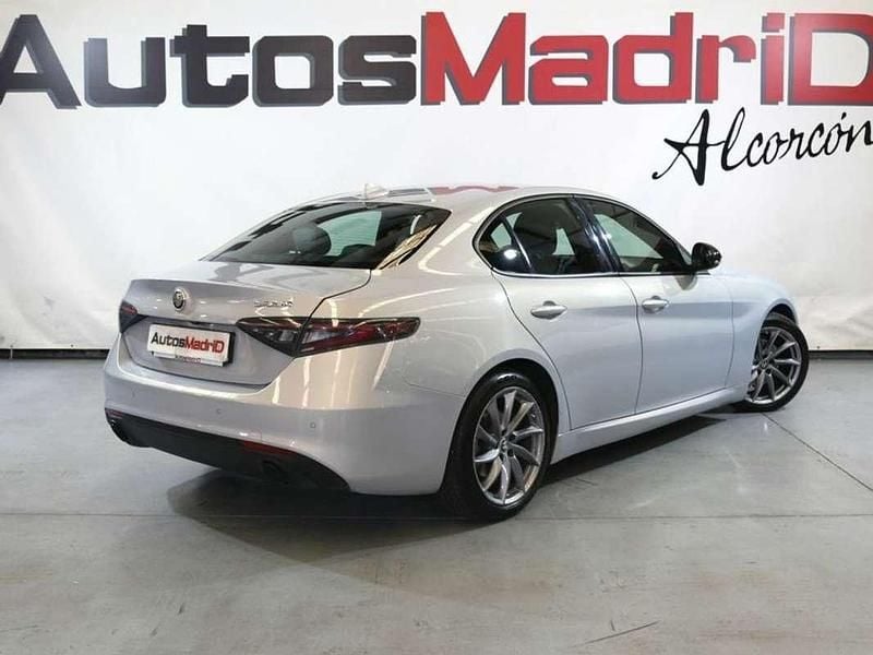 Usado Alfa Romeo Giulia Sprint 162 CV (119 kW) 2023 Gris Berlina
