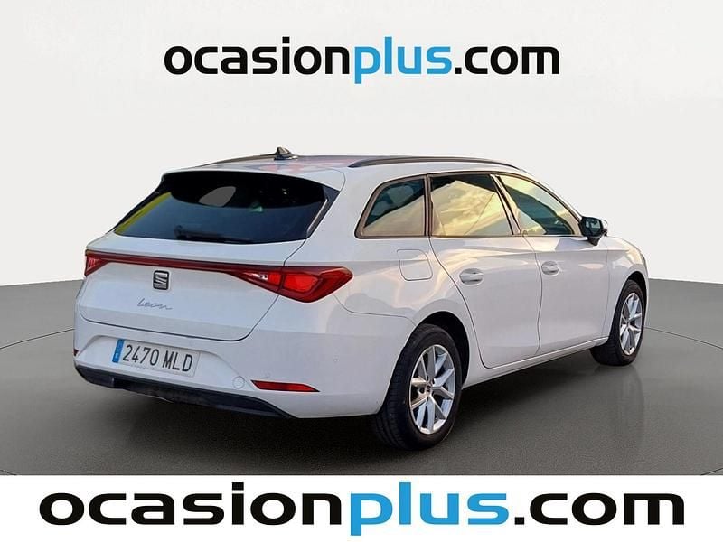 Usado Seat Leon Style 130 CV (95 kW) 2023 Blanco Monovolumen