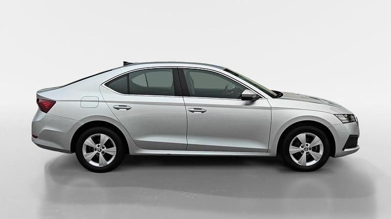 Usado Skoda Octavia Style 150 CV (110 kW) 2022 Blanco Berlina
