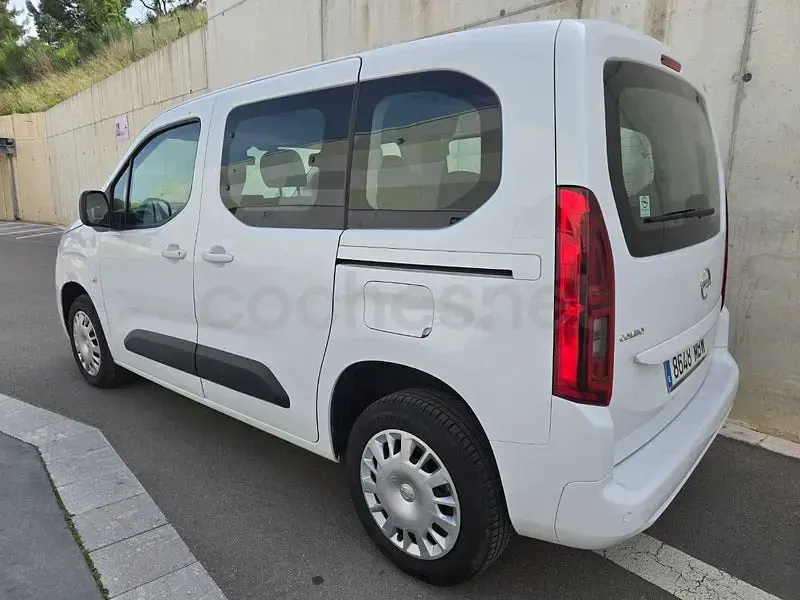 Usado Opel Combo Life Edition+ 102 CV (75 kW) 2022 Blanco Monovolumen