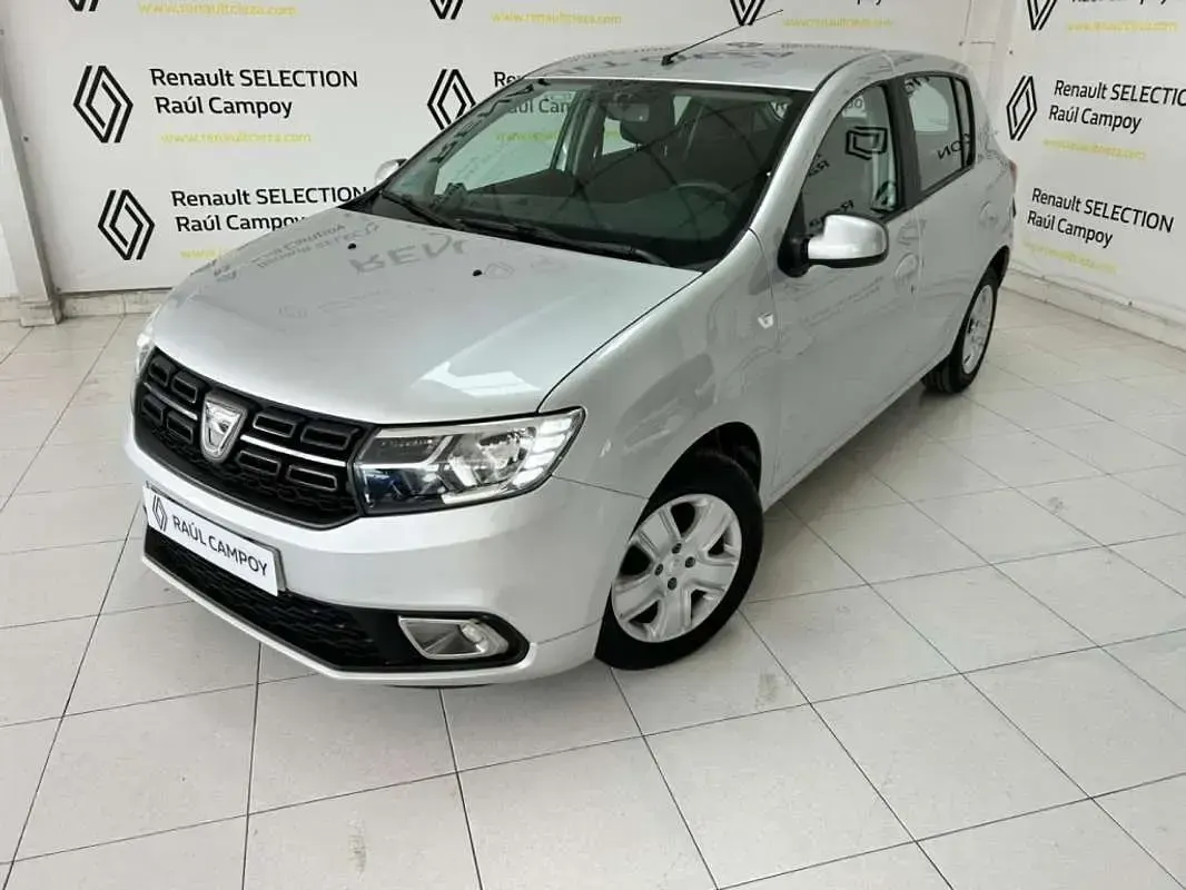 Usado Dacia Sandero Comfort 90 CV (66 kW) 2018 Gris Utilitario