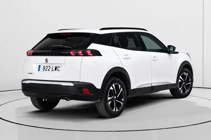Usado Peugeot 2008 Allure 110 CV (80 kW) 2022 Blanco SUV