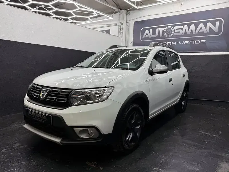 Usado Dacia Sandero Stepway 90 CV (66 kW) 2017 Blanco Berlina