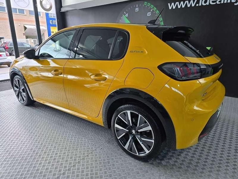Usado Peugeot 208 GT-line 102 CV (75 kW) 2020 Amarillo Utilitario