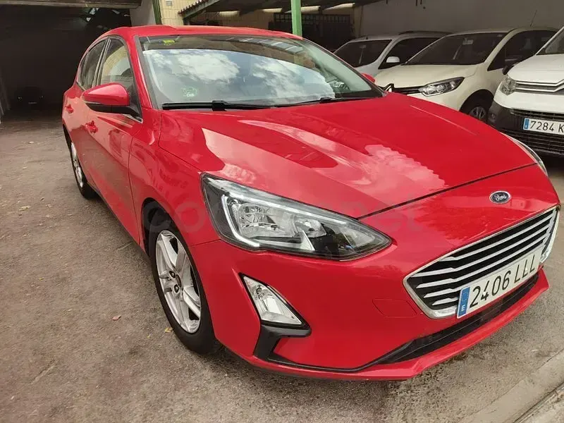 Usado Ford Focus Trend 120 CV (88 kW) 2020 Rojo Berlina
