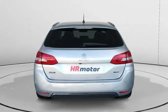 Usado Peugeot 308 Allure 132 CV (97 kW) 2017 Gris Utilitario
