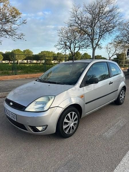 Usado Ford Fiesta Trend 80 CV (58 kW) 2003 Gris / plata Utilitario