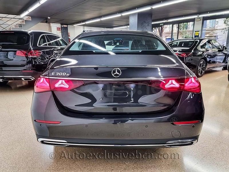 Usado Mercedes E300 313 CV (230 kW) 2024 Gris / plata Berlina