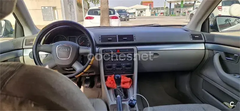 Usado Audi A4 140 CV (102 kW) 2005 Negro Familiar