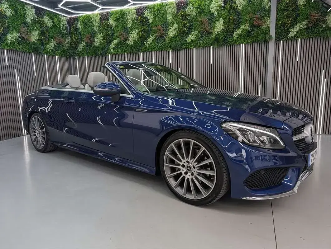 Usado Mercedes C220 170 CV (125 kW) 2018 Azul Descapotable
