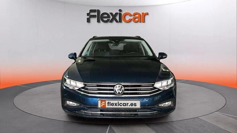Usado VW Passat 122 CV (89 kW) 2023 Azul Familiar