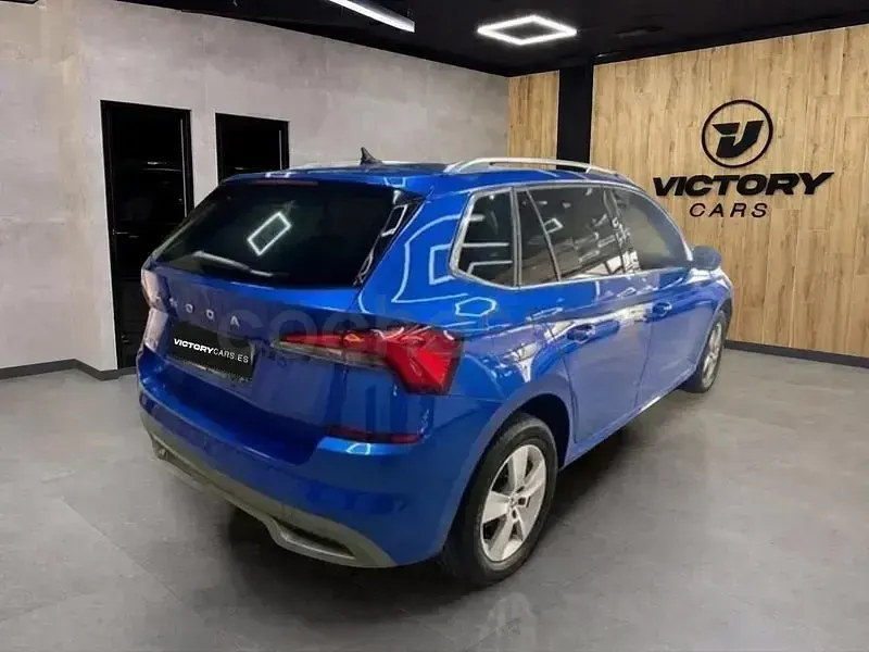 Usado Skoda Kamiq Ambition 110 CV (80 kW) 2021 Azul SUV