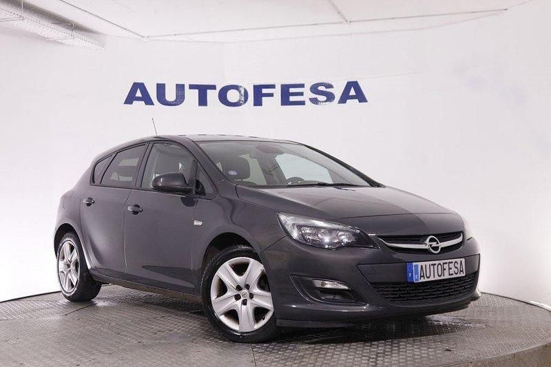 Usado Opel Astra Selective 120 CV (88 kW) 2015 Negro Utilitario
