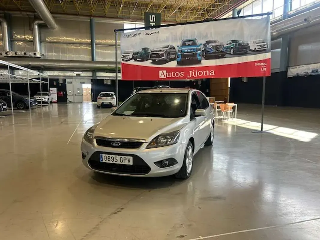 Usado Ford Focus Trend 116 CV (85 kW) 2009 Plateado Utilitario
