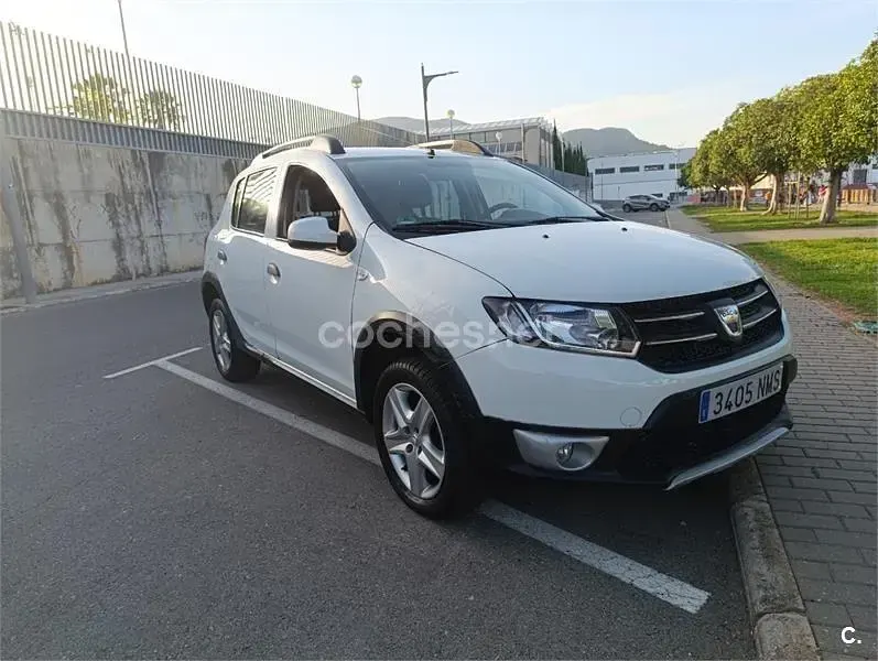 Usado Dacia Sandero Stepway 90 CV (66 kW) 2014 Blanco Berlina