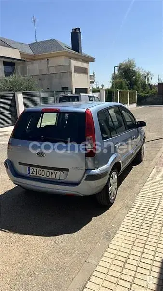 Usado Ford Fusion Trend 80 CV (58 kW) 2006 Gris / plata Utilitario