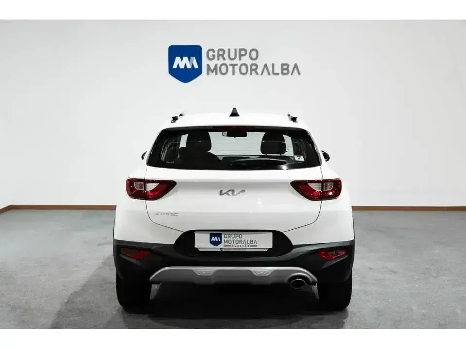 Usado Kia Stonic 84 CV (61 kW) 2023 Blanco SUV