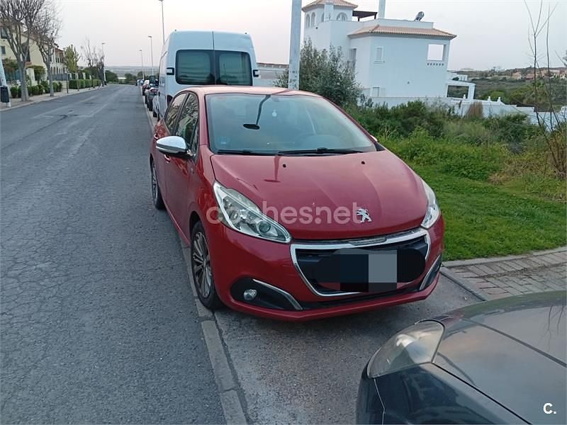 Usado Peugeot 208 Style 82 CV (60 kW) 2017 Granate Utilitario