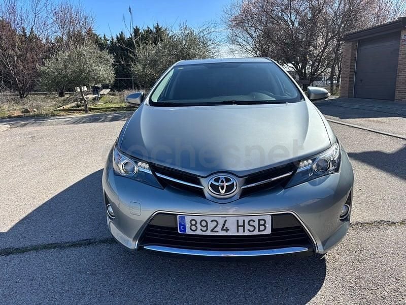 Usado Toyota Auris Active 90 CV (66 kW) 2013 Gris / plata Berlina