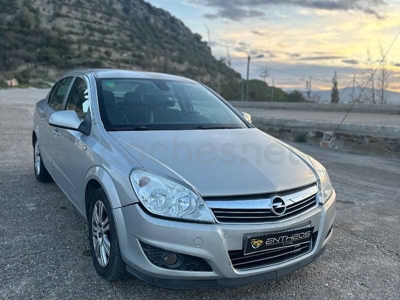 Usado Opel Astra Cosmo 110 CV (80 kW) 2011 Gris / plata Berlina