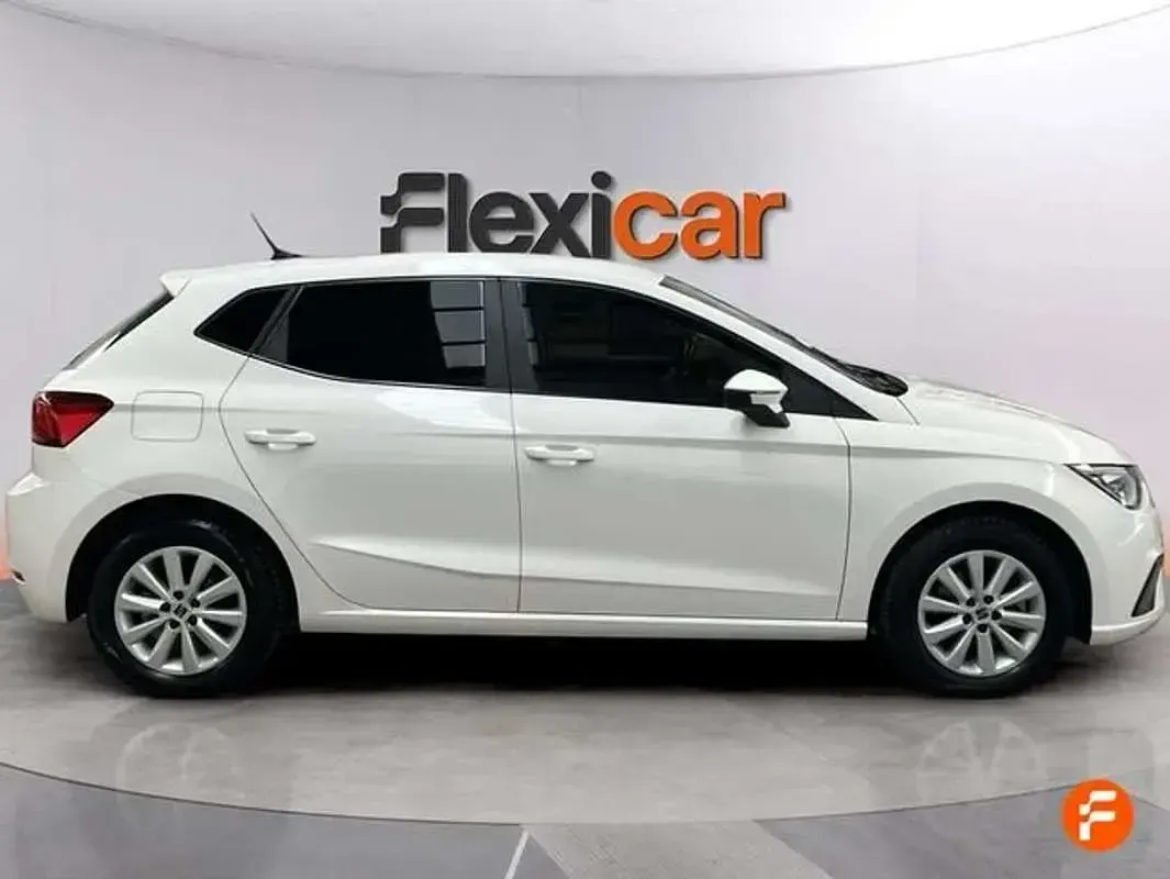 Usado Seat Ibiza Style 116 CV (85 kW) 2021 Blanco Utilitario