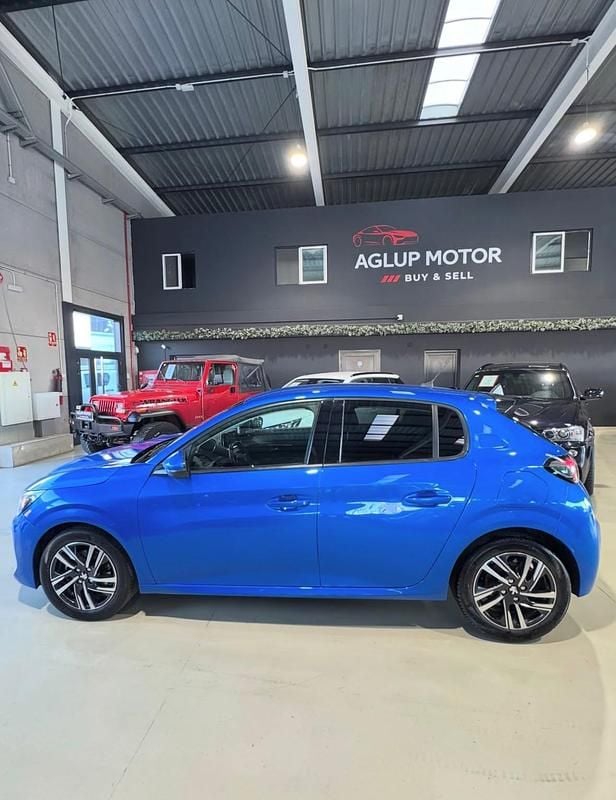 Usado Peugeot 208 Allure 100 CV (73 kW) 2021 Azul Utilitario