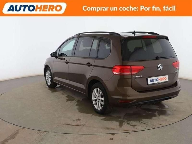 Usado VW Touran Advance 150 CV (110 kW) 2017 Marrón Monovolumen