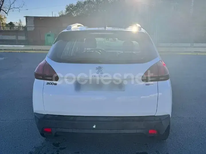 Usado Peugeot 2008 Active 110 CV (80 kW) 2016 Blanco SUV