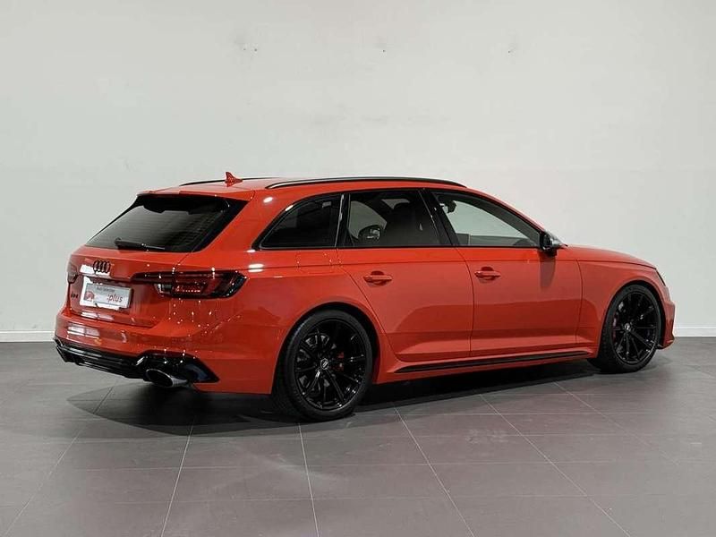 Usado Audi RS4 Sport 450 CV (330 kW) 2018 Rojo Familiar