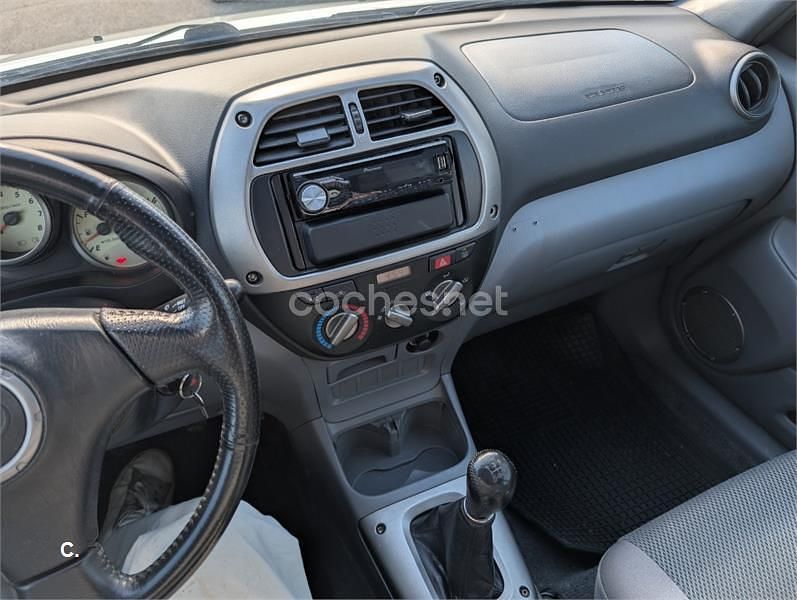 Usado Toyota RAV4 Sol 150 CV (110 kW) 2001 Gris / plata SUV