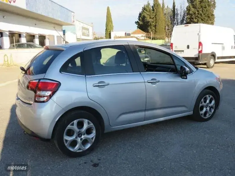 Usado Citroën C3 Seduction 70 CV (51 kW) 2014 Plateado