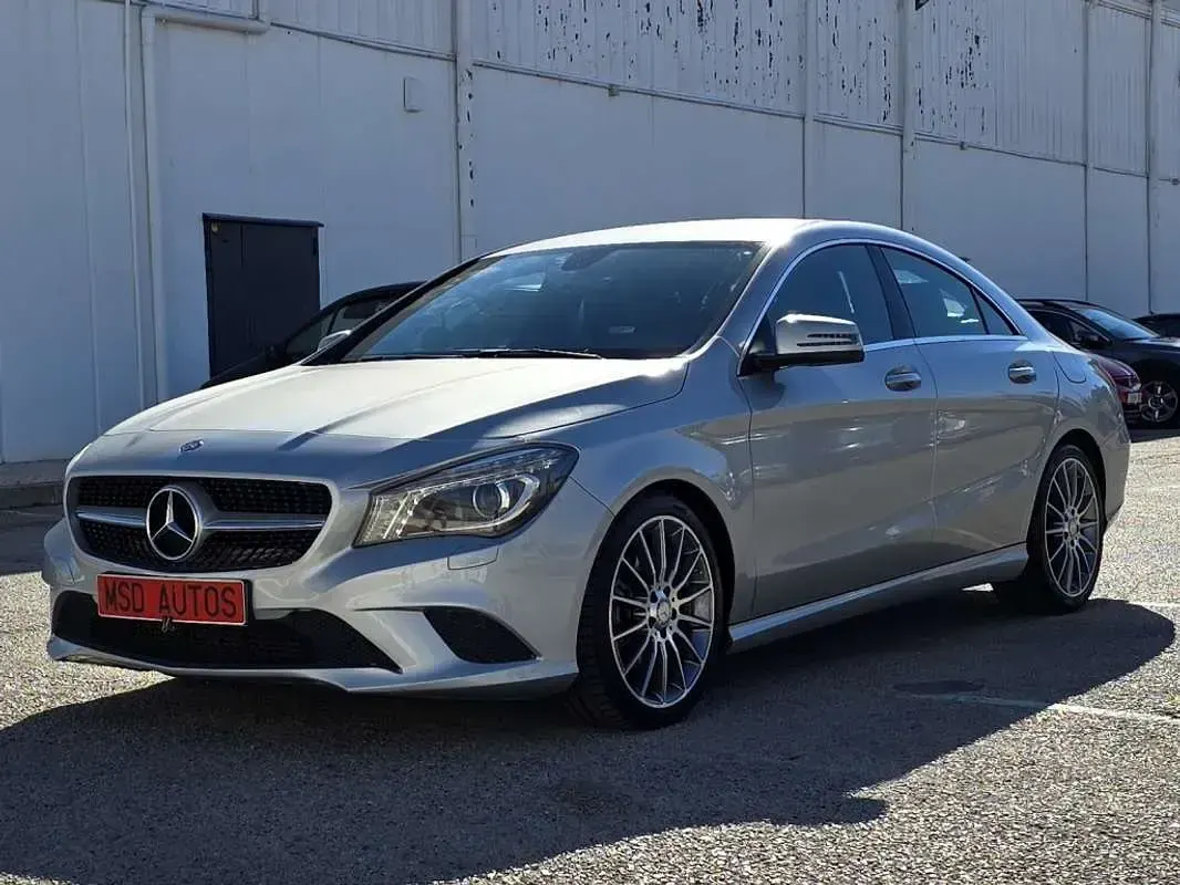 Usado Mercedes CLA220 177 CV (130 kW) 2014 Plateado Coupe