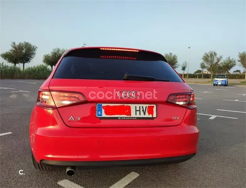 Usado Audi A3 Ambiente 110 CV (80 kW) 2014 Rojo Berlina