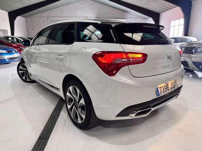 Usado Citroën DS5 163 CV (119 kW) 2015 Blanco Utilitario