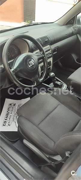 Usado Seat Leon Stella 90 CV (66 kW) 2004 Gris / plata Berlina