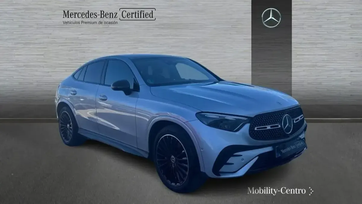 Usado Mercedes GLC300 AMG line 258 CV (189 kW) 2024 Gris / plata Coupe