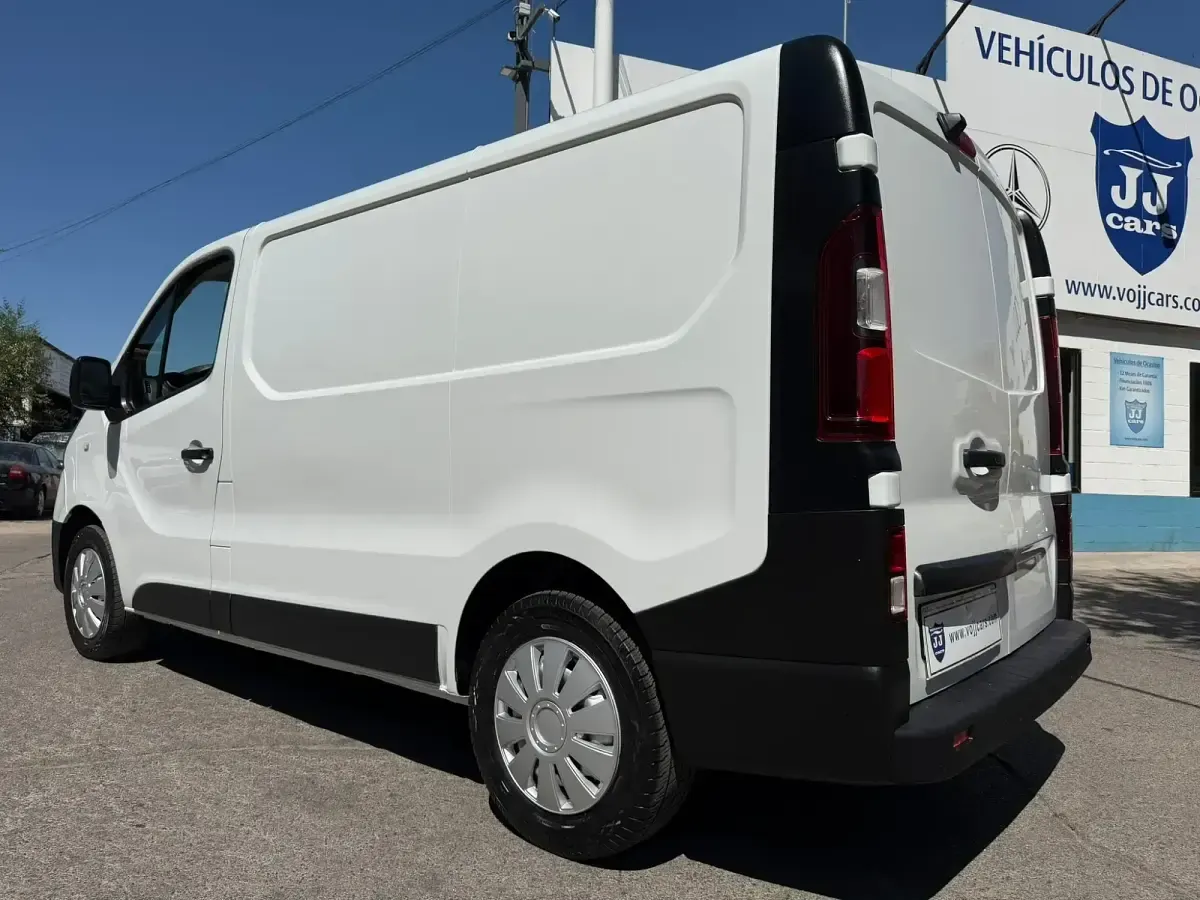 Usado Renault Trafic 120 CV (88 kW) 2020 Blanco Monovolumen