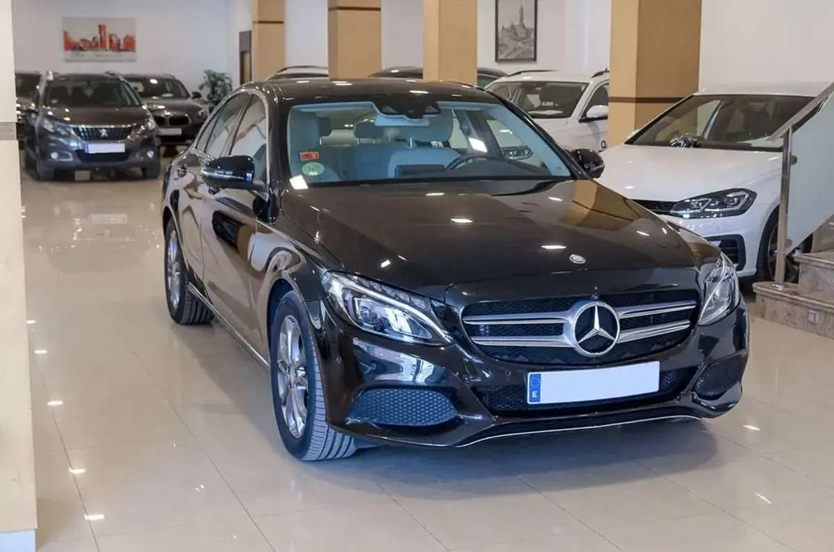 Usado Mercedes C220 170 CV (125 kW) 2016 Negro Berlina