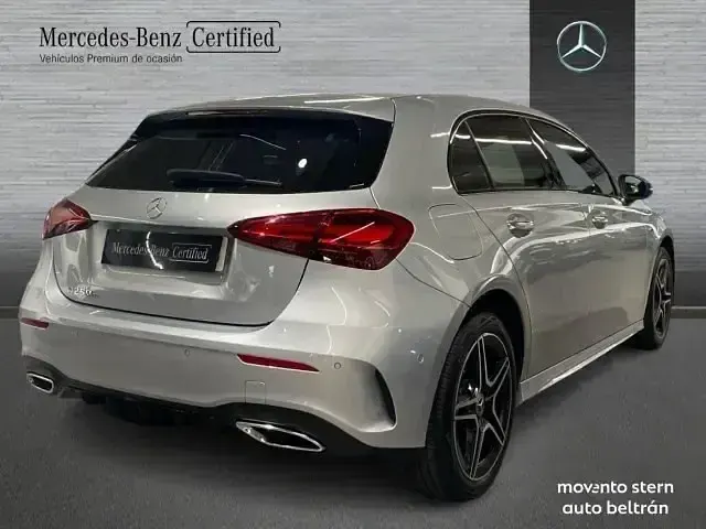 Usado Mercedes A250 Advanced 218 CV (160 kW) 2025 Gris / plata Berlina