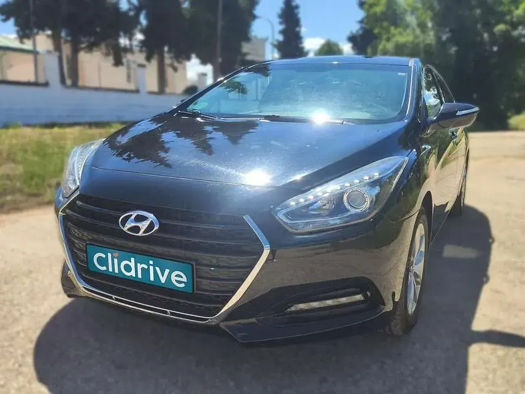Usado Hyundai i40 116 CV (85 kW) 2017 Negro Berlina
