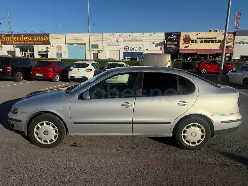Usado Seat Toledo 110 CV (80 kW) 2004 Gris / plata Berlina