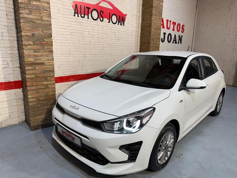 Usado Kia Rio 84 CV (61 kW) 2022 Blanco Berlina