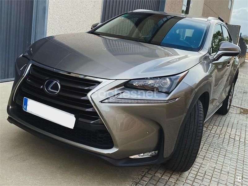 Usado Lexus NX300h Executive Line 197 CV (144 kW) 2014 Gris / plata SUV