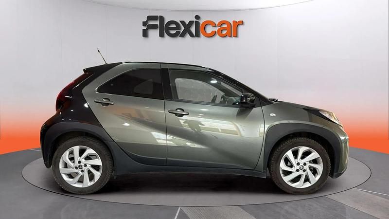 Usado Toyota Aygo X Play 72 CV (52 kW) 2022 Gris SUV