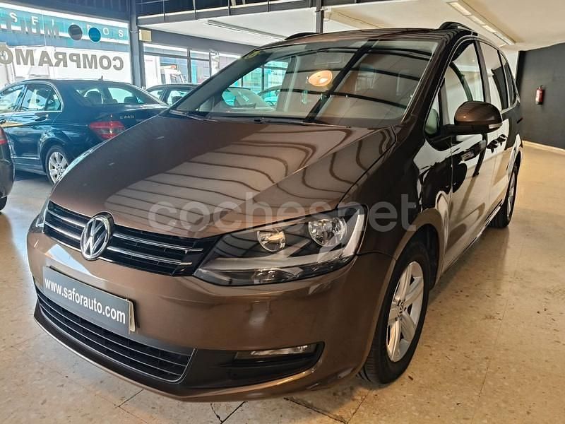 Usado VW Sharan Edition 140 CV (102 kW) 2013 Marrón Monovolumen