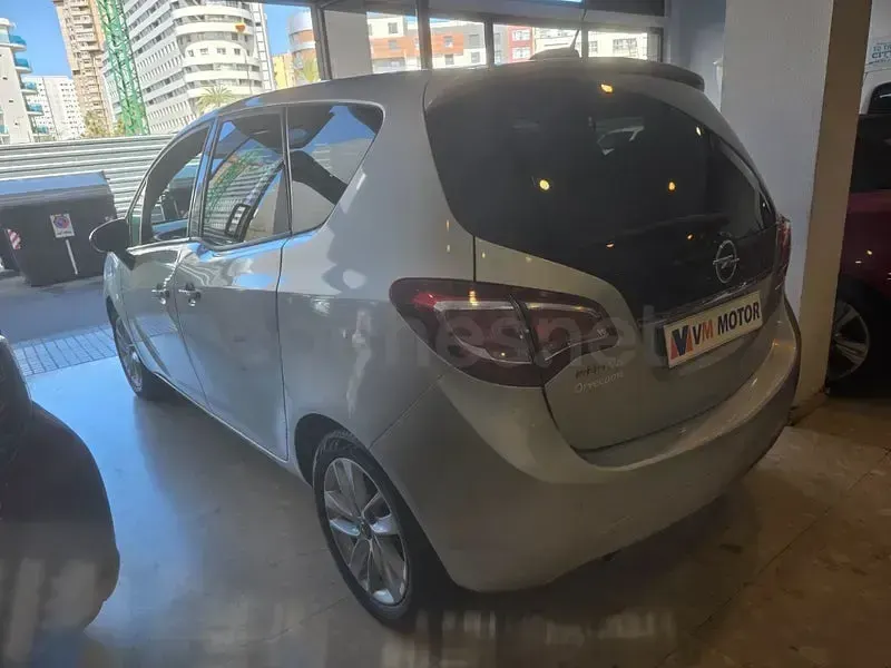 Usado Opel Meriva Selective 120 CV (88 kW) 2017 Gris / plata Monovolumen